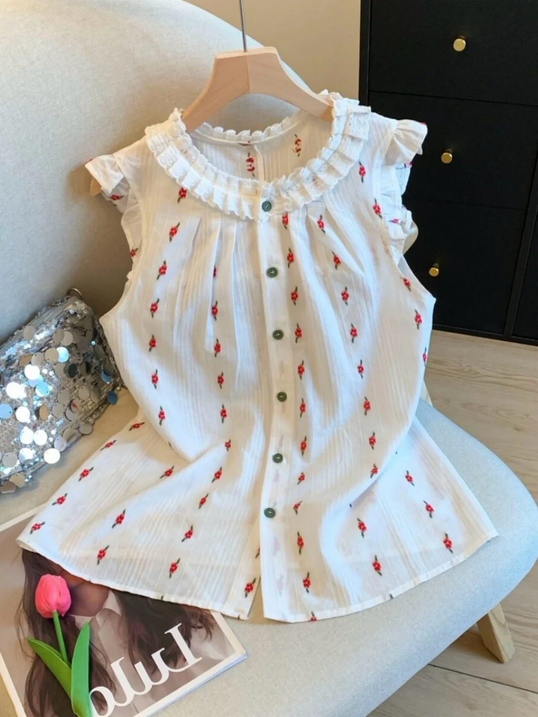 Korean Style Sweet Floral Lace Splicing Women's Shirt Summer New Gentle Age Reduction Slim Fit Sleeveless Top Breathable Skin...
Korean Style Sweet Floral Lace Splicing Women's Shirt Summer New Gentle Age Reduction Slim Fit Sleeveless Top Breathable Skin...