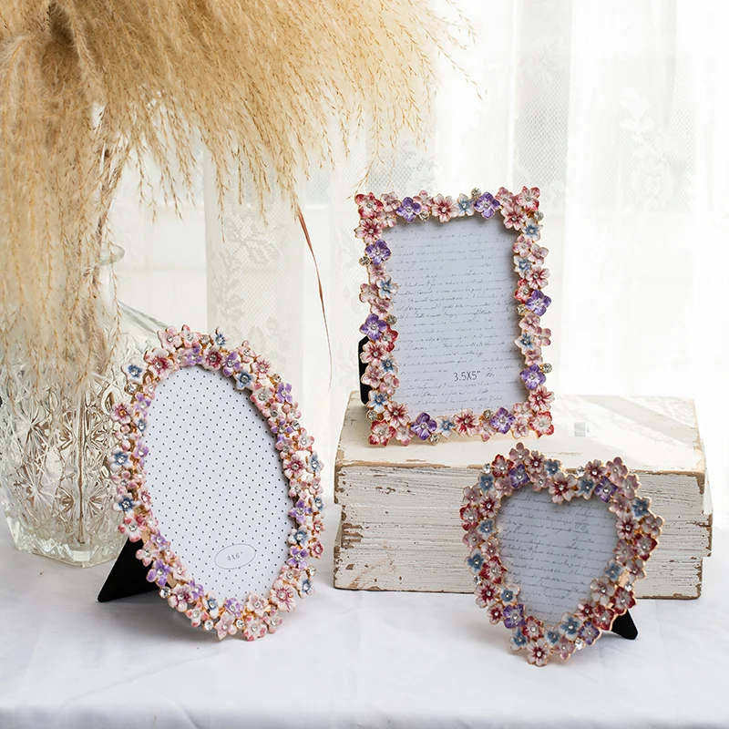 Modern Alloy Photo Frame Flower Love Retro Living Room Memory Metal Picture Frame
Modern Alloy Photo Frame Flower Love Retro Living Room Memory Metal Picture Frame