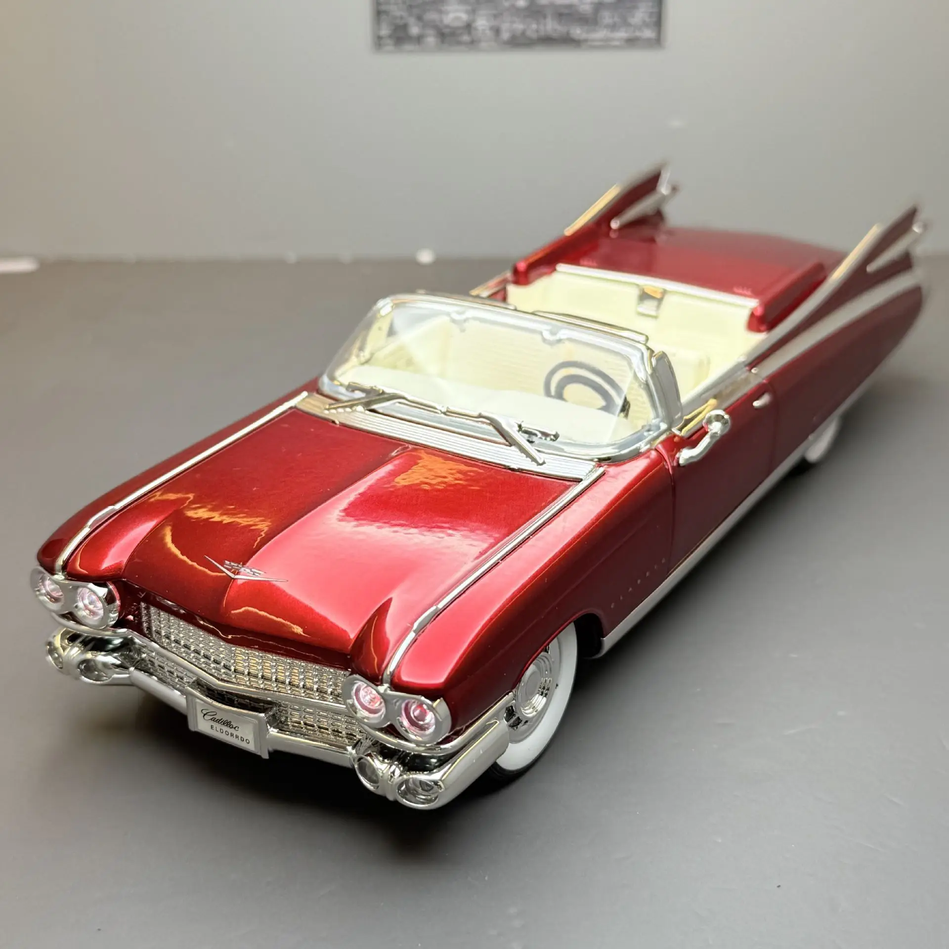 1:24 1959, большой классический автомобиль, сплав, литая под давлением модель автомобиля, компьютерный настольный орнамент, коллекционирование хобби, подарки другу
1:24 1959, большой классический автомобиль, сплав, литая под давлением модель автомобиля, компьютерный настольный орнамент, коллекционирование хобби, подарки другу