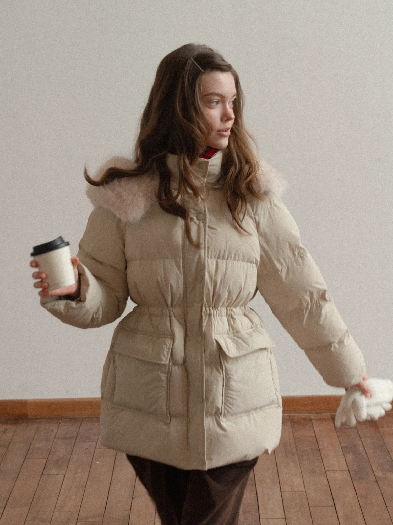 Женская куртка Eggka Korean Sle Cloud Puff Coat с капюшоном, регулируемым по талии, с меховым воротником, утепленная хлопковая верхняя одежда
Женская куртка Eggka Korean Sle Cloud Puff Coat с капюшоном, регулируемым по талии, с меховым воротником, утепленная хлопковая верхняя одежда