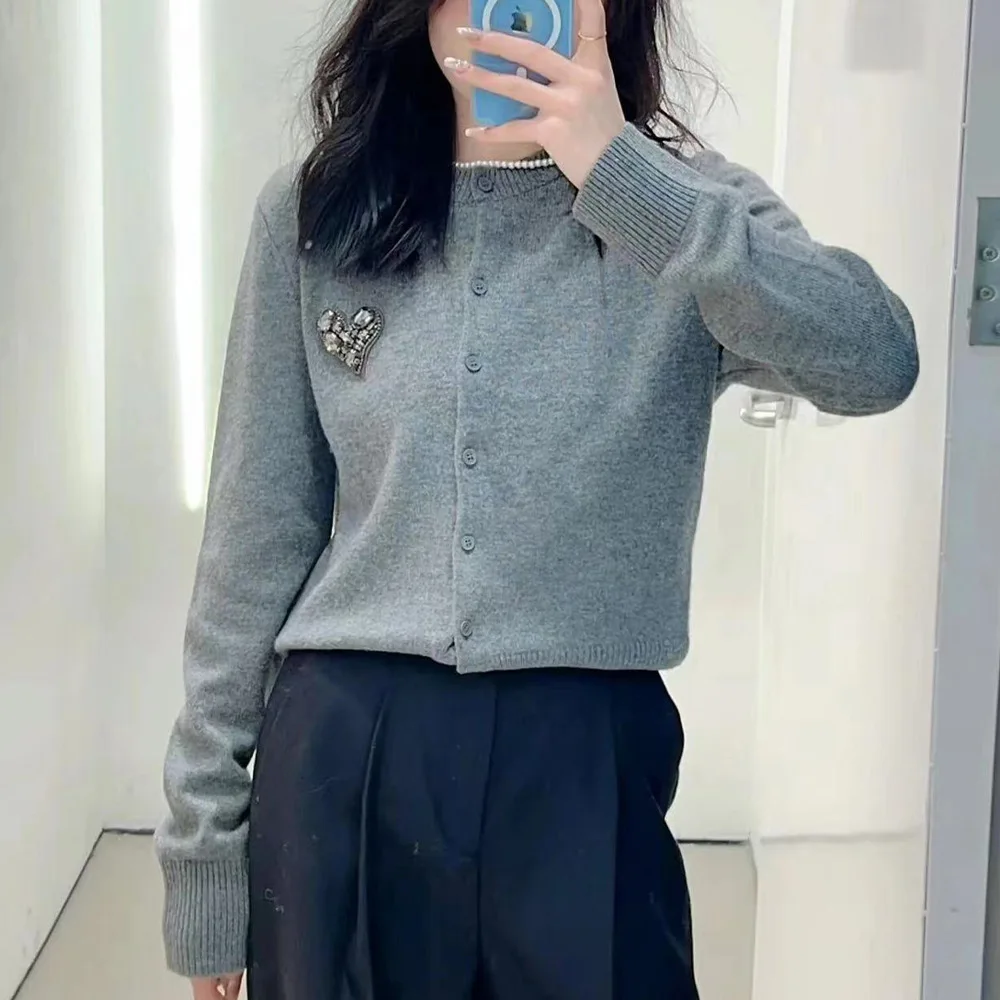 M Home 2024 Autumn round Ne ey Diamond Pattern Knitted Long Sve Versatile Outerwear Cardigan Women's Faion Top
M Home 2024 Autumn round Ne ey Diamond Pattern Knitted Long Sve Versatile Outerwear Cardigan Women's Faion Top