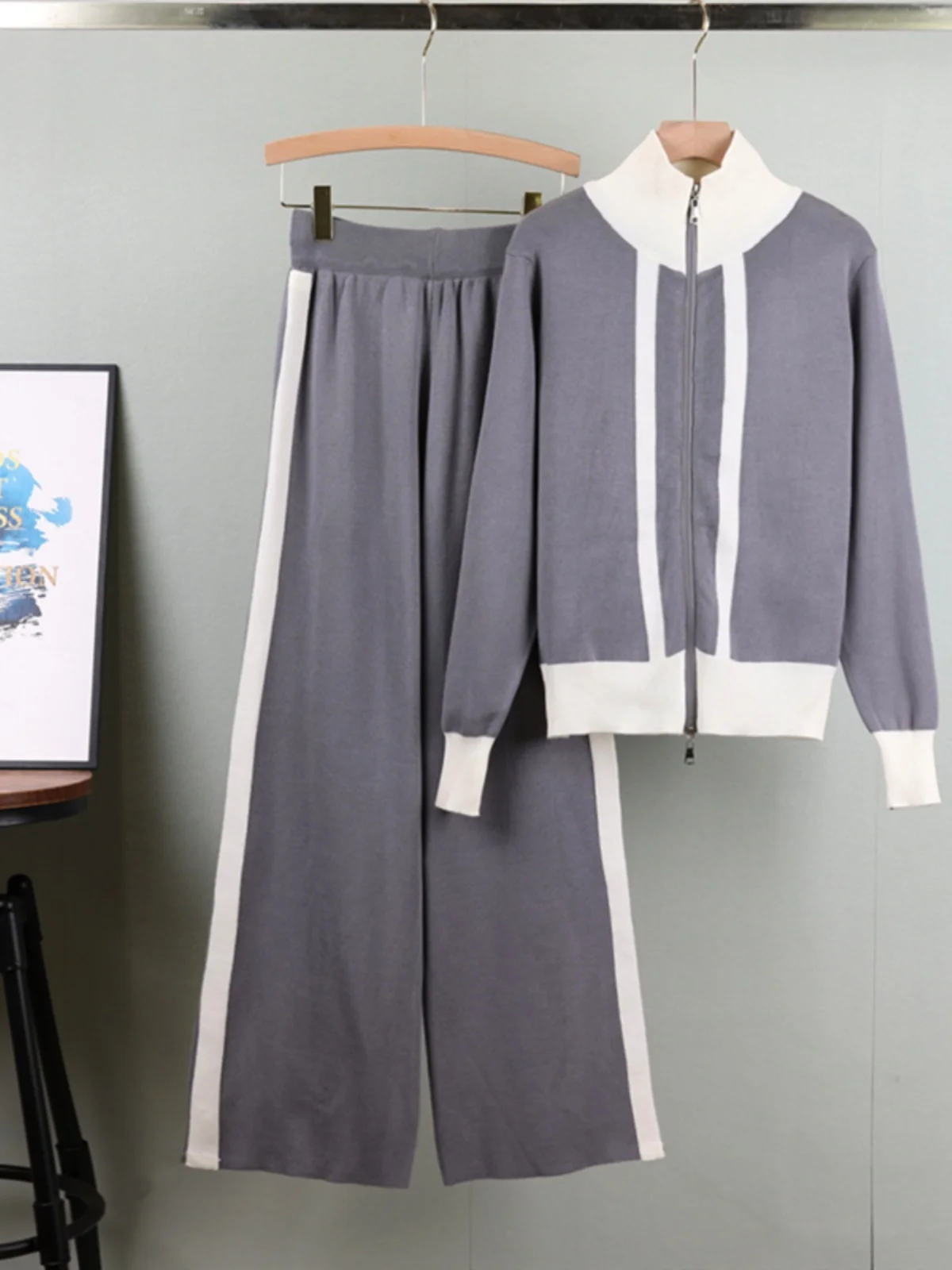 Spring Autumn Women's Knitted Zipper Stand Collar Sweater Set Casual Sporty Lazy Fashion Two Piece Set Gluechic Viscose Fabric
Spring Autumn Women's Knitted Zipper Stand Collar Sweater Set Casual Sporty Lazy Fashion Two Piece Set Gluechic Viscose Fabric