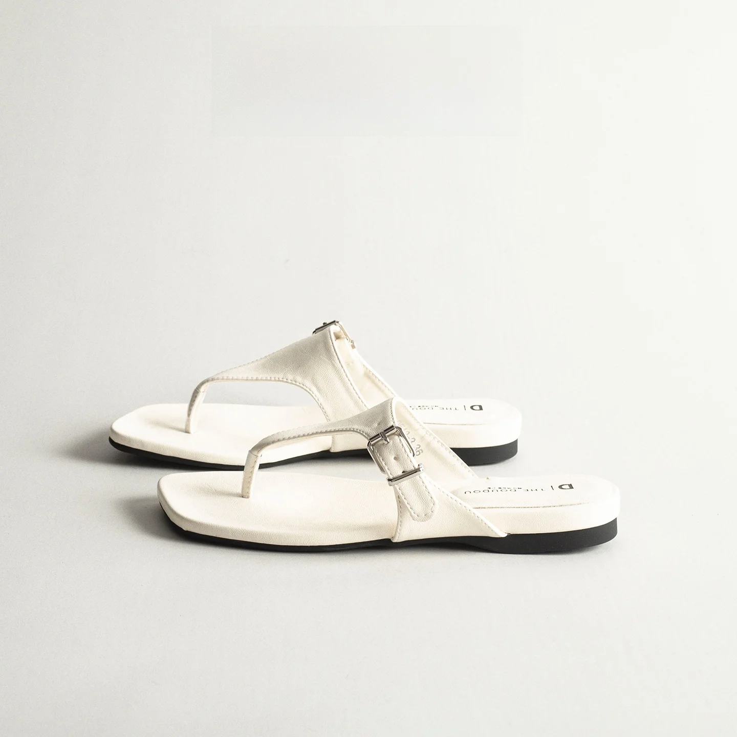 Leather Retro Thong Slippers Women Summer Outdoor Flat Bottom Anti-Slip Casual Beach Vacation Sandals Slip-On Comfortable Flats
Leather Retro Thong Slippers Women Summer Outdoor Flat Bottom Anti-Slip Casual Beach Vacation Sandals Slip-On Comfortable Flats