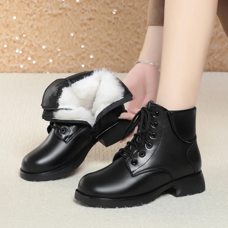 DIMANYU Women Winter Boots 2024 New British Style Women's Snow Boots Genuine Leather Wool Warm Large Size Short Boots Women
DIMANYU Women Winter Boots 2024 New British Style Women's Snow Boots Genuine Leather Wool Warm Large Size Short Boots Women