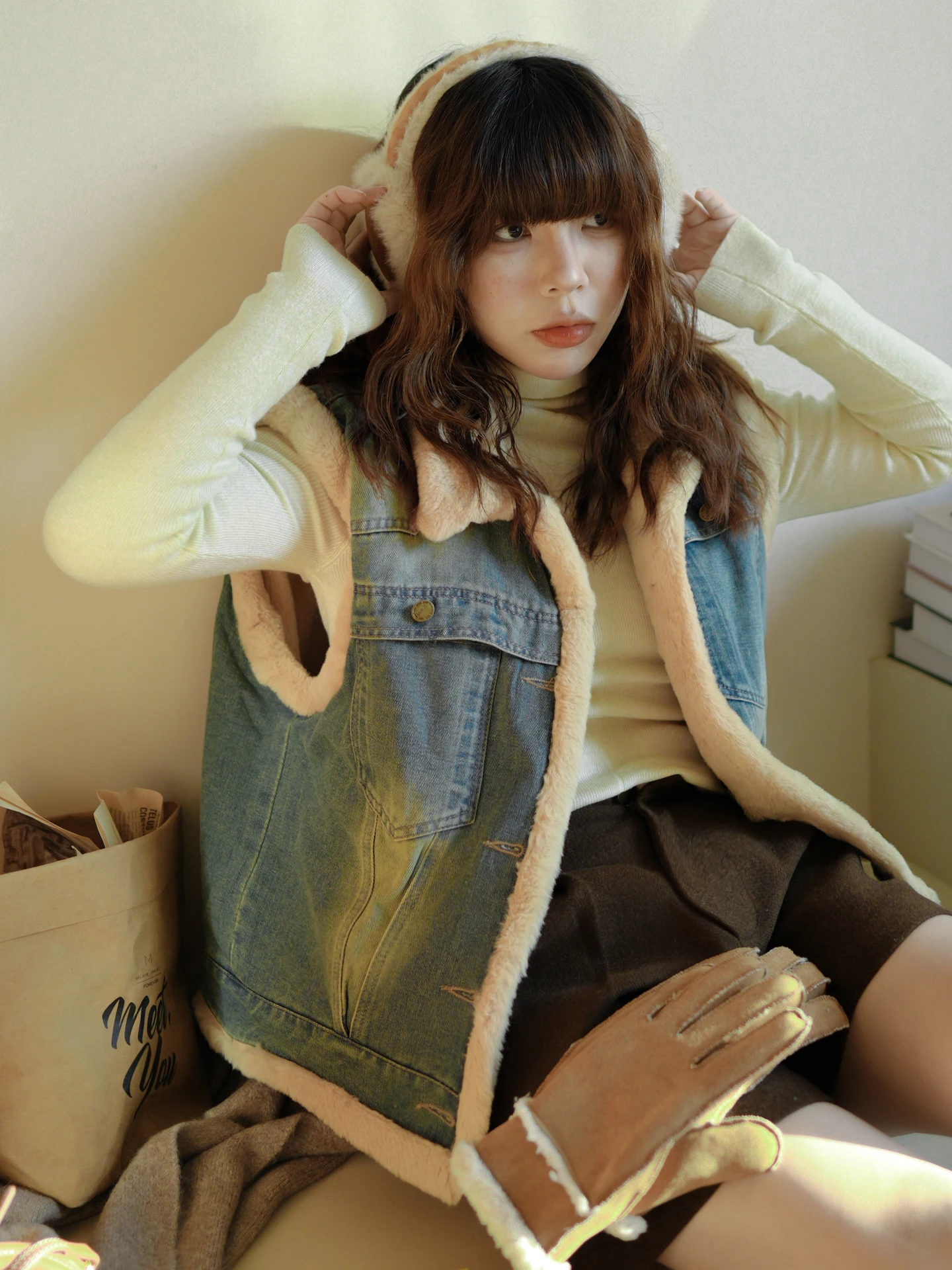 Женская утепленная джинсовая куртка-жилет на флисовой подкладке, новая зимняя модель свободного кроя с оригинальным дизайном, очень красивая, с подплечниками
Женская утепленная джинсовая куртка-жилет на флисовой подкладке, новая зимняя модель свободного кроя с оригинальным дизайном, очень красивая, с подплечниками