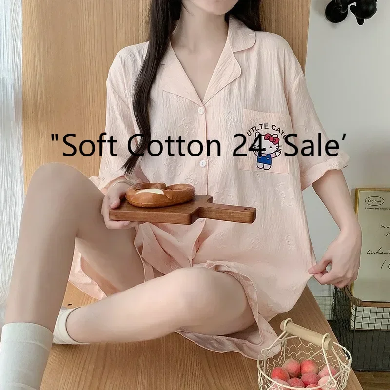 Summer pink lapel cloud cotton cartoon Hello Kitty jacquard solid color short-sleeved shorts cardigan lapel pajamas loungewear
Summer pink lapel cloud cotton cartoon Hello Kitty jacquard solid color short-sleeved shorts cardigan lapel pajamas loungewear