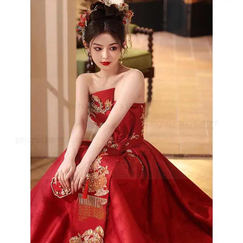 Chinese Style Wedding Dress Luxury Embroider Flower Cheongsam Strapless Vestidos Lady Elegant Banquet Gown Long Qipao 
Chinese Style Wedding Dress Luxury Embroider Flower Cheongsam Strapless Vestidos Lady Elegant Banquet Gown Long Qipao
