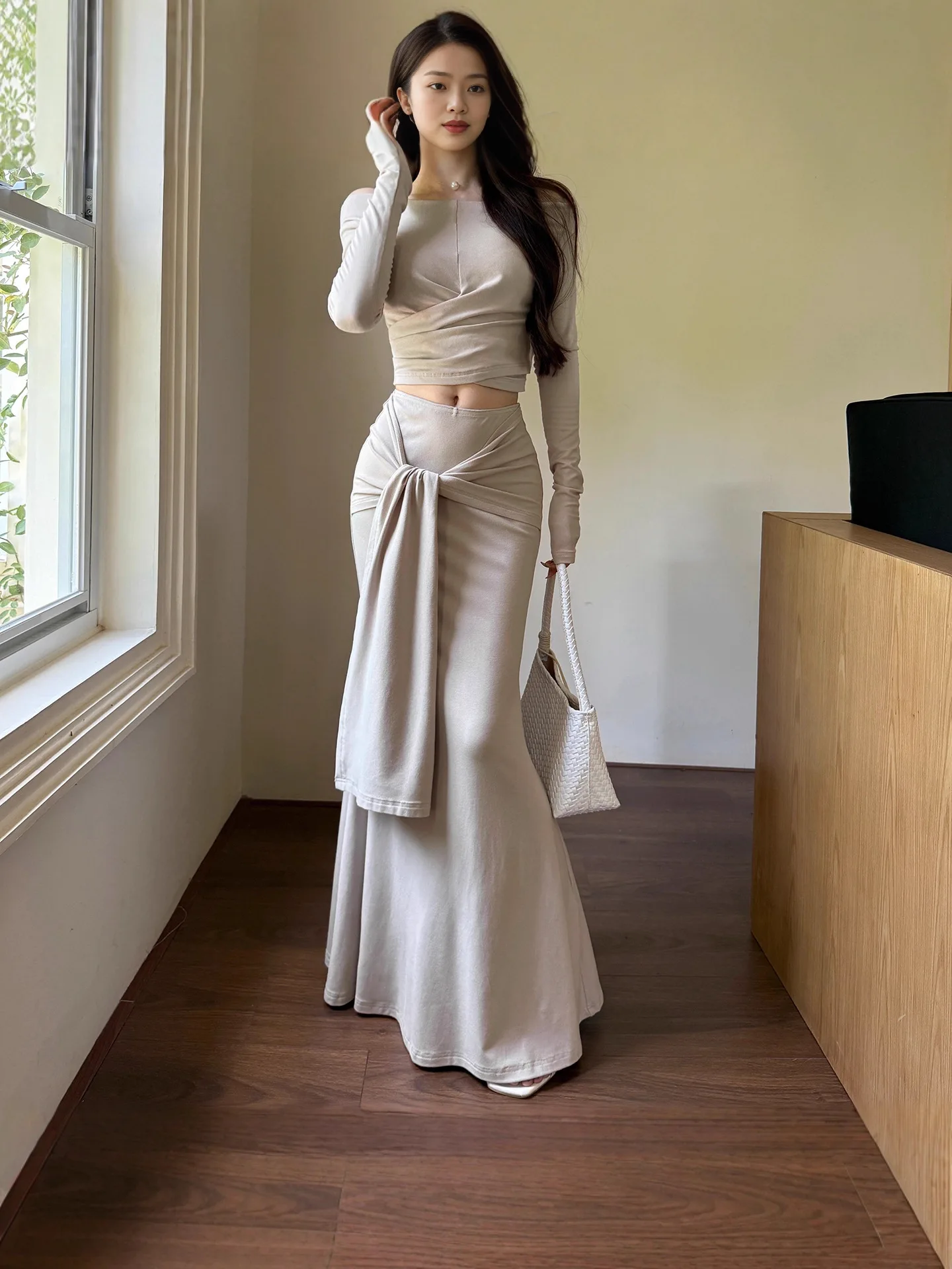 Women's Knitted Skirt Set Sexy Asymmetrical Off-the-shoulder Tops High-waiste Slim Tie-waist Bodycon Mermaid Skirt Korean Trendy
Women's Knitted Skirt Set Sexy Asymmetrical Off-the-shoulder Tops High-waiste Slim Tie-waist Bodycon Mermaid Skirt Korean Trendy