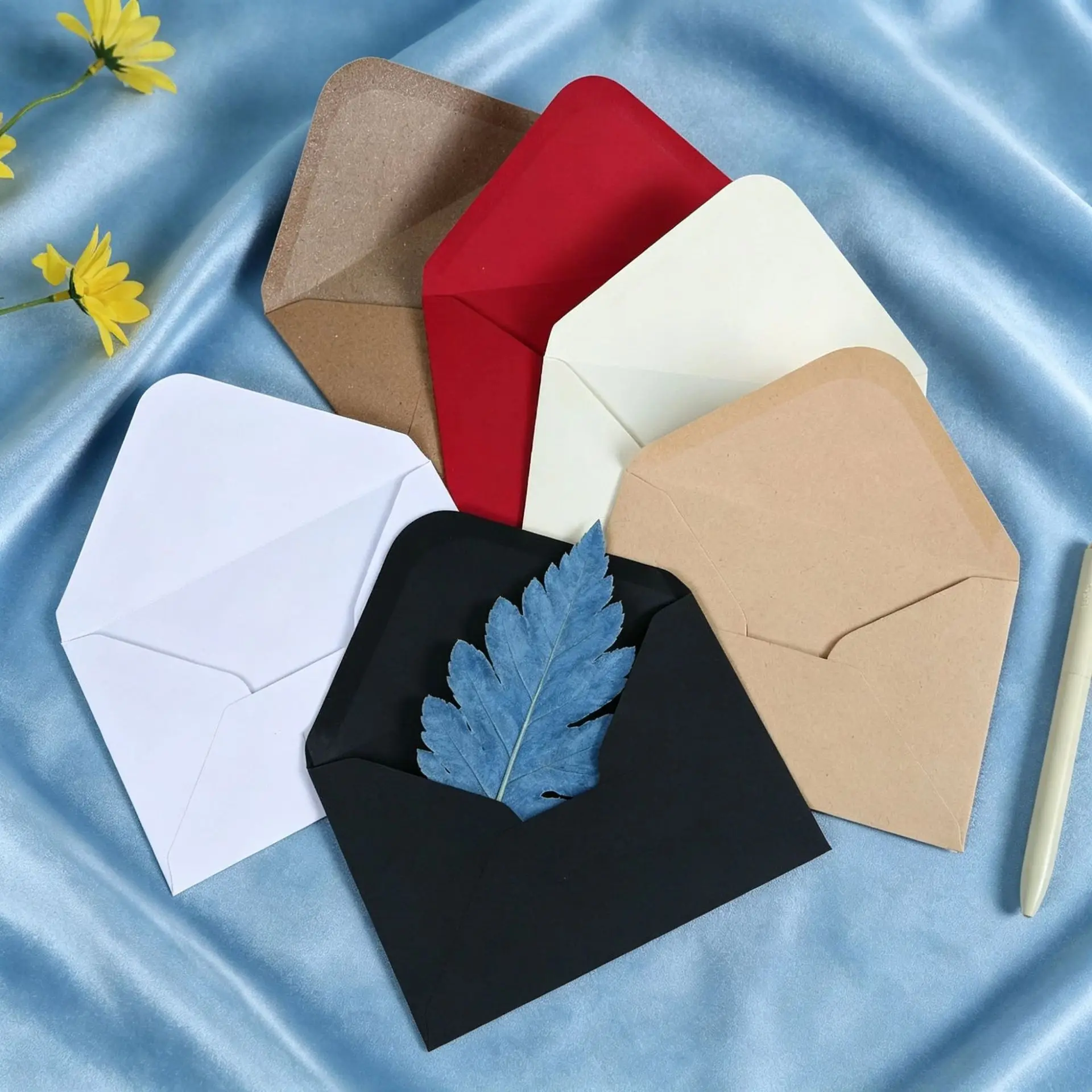50 шт./лот, 17,5x12,5 см/16x11 см, конверты из крафт-бумаги 120 г для свадебных приглашений, деловые принадлежности, канцелярские товары
50 шт./лот, 17,5x12,5 см/16x11 см, конверты из крафт-бумаги 120 г для свадебных приглашений, деловые принадлежности, канцелярские товары