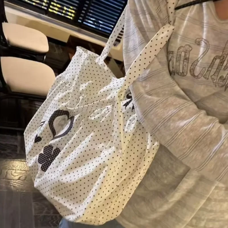 Korean Polka Dot Shoulder Bag Women's Nylon Tote Bag Cute Bow Love Note Printed Tote Bag Skirt Design Magnetic Buckle ArmpitBags
Korean Polka Dot Shoulder Bag Women's Nylon Tote Bag Cute Bow Love Note Printed Tote Bag Skirt Design Magnetic Buckle ArmpitBags