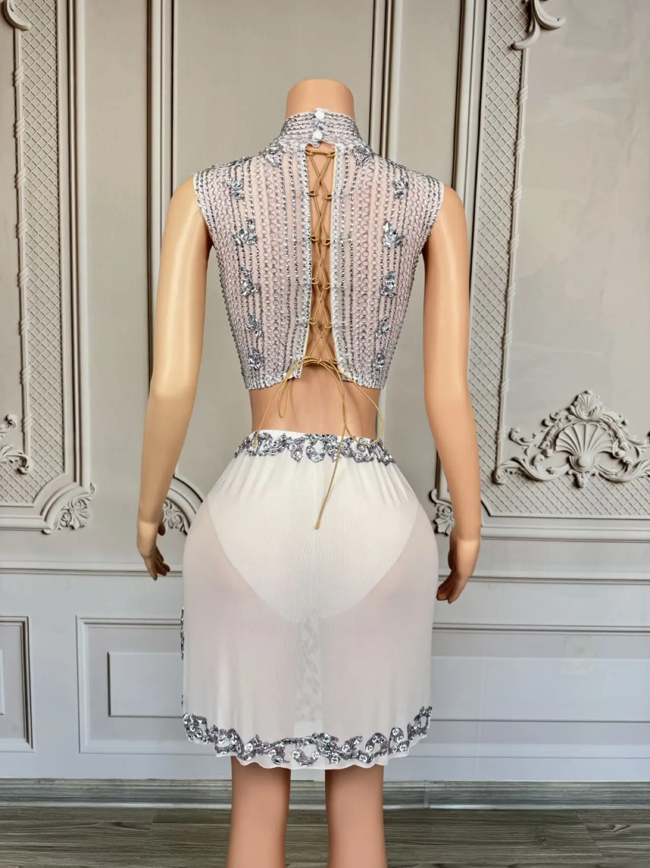 Luzhu Elegant Silver Crystal Rhinestone Sheer Mesh Two Piece Set High Neck Crop Top And High Slit Bodycon Skirt For Women
Luzhu Elegant Silver Crystal Rhinestone Sheer Mesh Two Piece Set High Neck Crop Top And High Slit Bodycon Skirt For Women