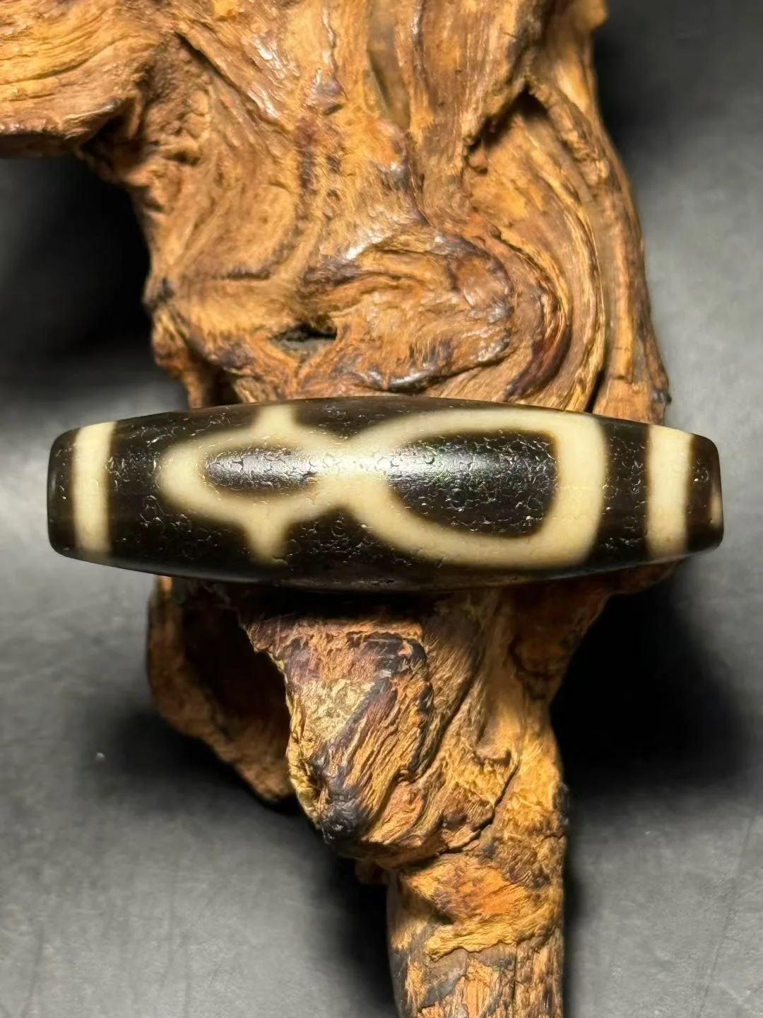 Magic Energy Tibetan Old Oily Agate Ivory Color 5 Roads of Wealth God Figures Dzee dZi Bead Amulet For Jewelry UPD0623A08 
Magic Energy Tibetan Old Oily Agate Ivory Color 5 Roads of Wealth God Figures Dzee dZi Bead Amulet For Jewelry UPD0623A08