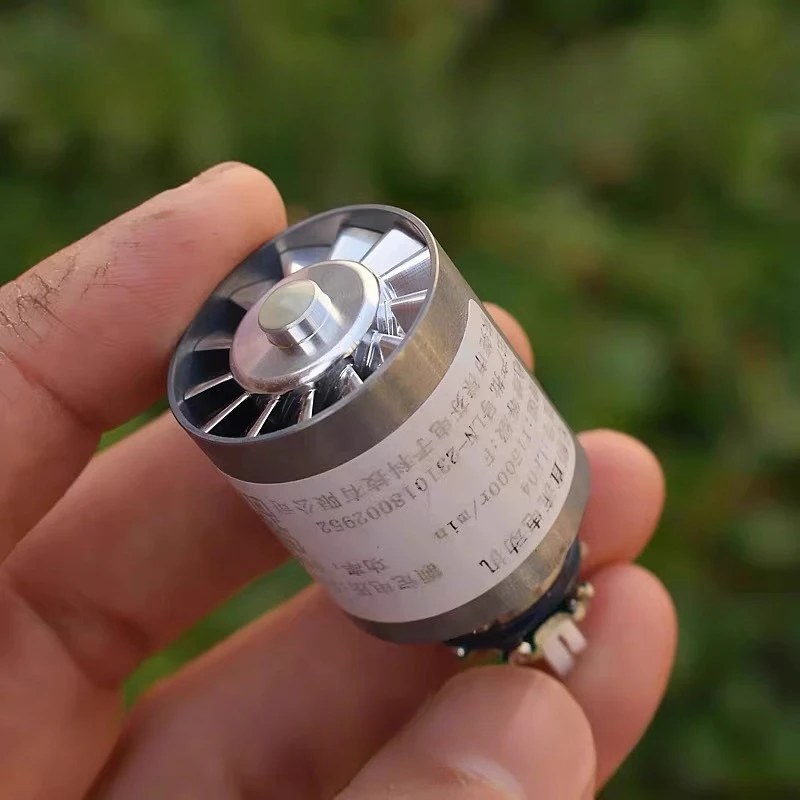 Новейший бесщеточный вентилятор постоянного тока LF04, двигатель для фена, 310 В постоянного тока, 115000 об/мин, номинальное напряжение 310 В, аксессуары
Новейший бесщеточный вентилятор постоянного тока LF04, двигатель для фена, 310 В постоянного тока, 115000 об/мин, номинальное напряжение 310 В, аксессуары