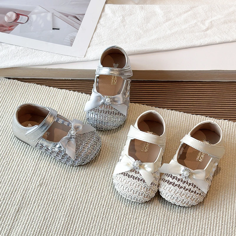 Girls' Breathable Mary Jane Shoes Soft Sole Children's Leather Shoes with Pearl Bowknot Hollow Weave Design New 2026 Size 22-31
Girls' Breathable Mary Jane Shoes Soft Sole Children's Leather Shoes with Pearl Bowknot Hollow Weave Design New 2026 Size 22-31