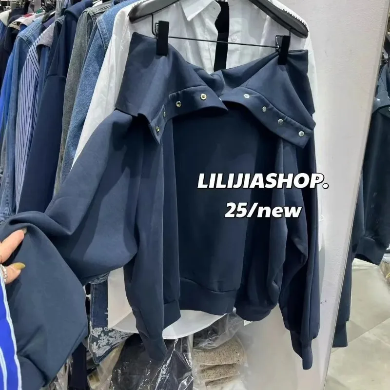 Корейская осенняя новая модная высококачественная свободная толстовка на одно плечо с открытыми плечами и пуговицами сзади для женщин
Корейская осенняя новая модная высококачественная свободная толстовка на одно плечо с открытыми плечами и пуговицами сзади для женщин