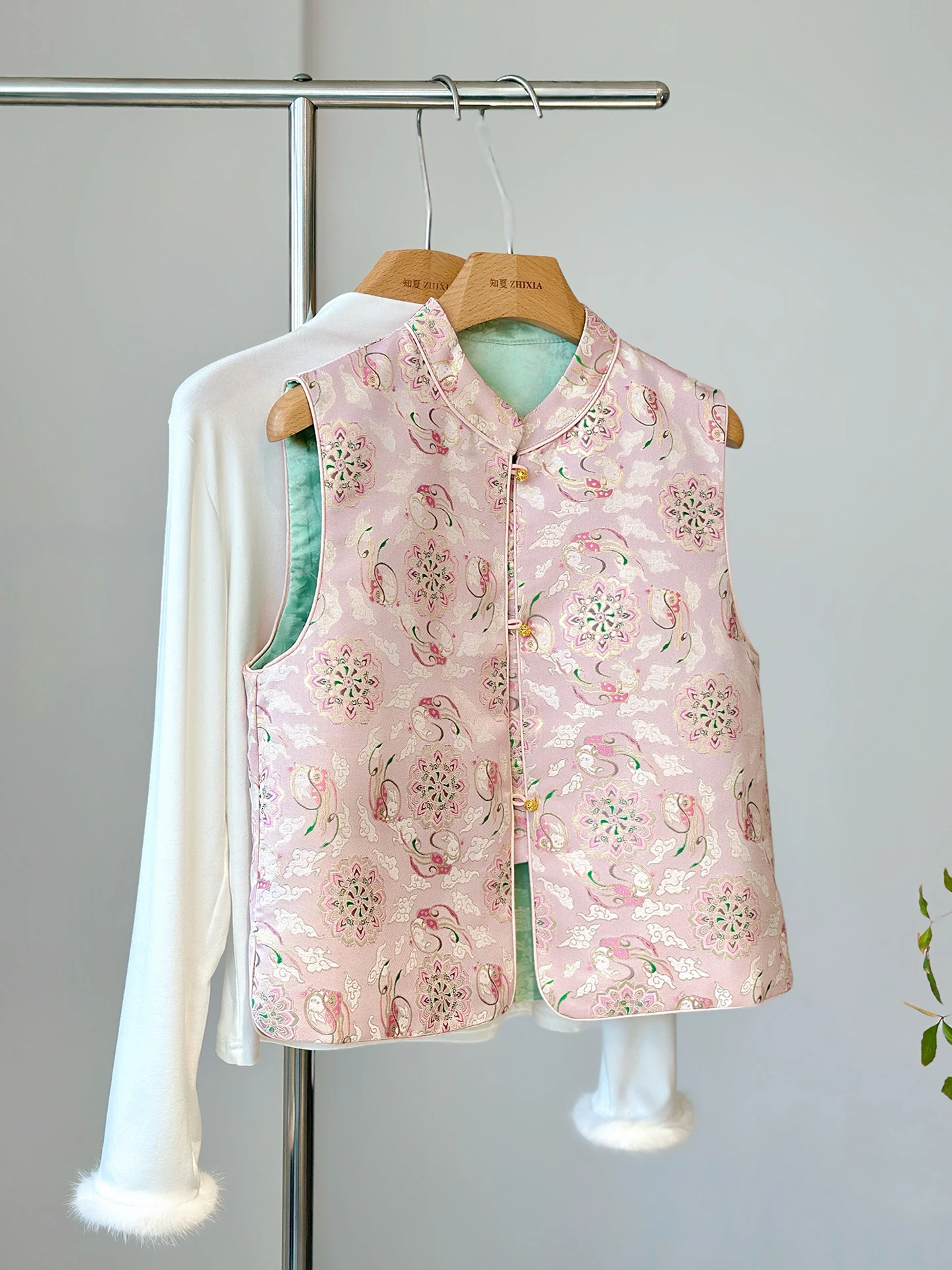 New Chinese Style Pink Song Dynasty Brocade Jacquard Vest Women's Young Sleeveless Top Thin Outer Wear Double-Sided
New Chinese Style Pink Song Dynasty Brocade Jacquard Vest Women's Young Sleeveless Top Thin Outer Wear Double-Sided