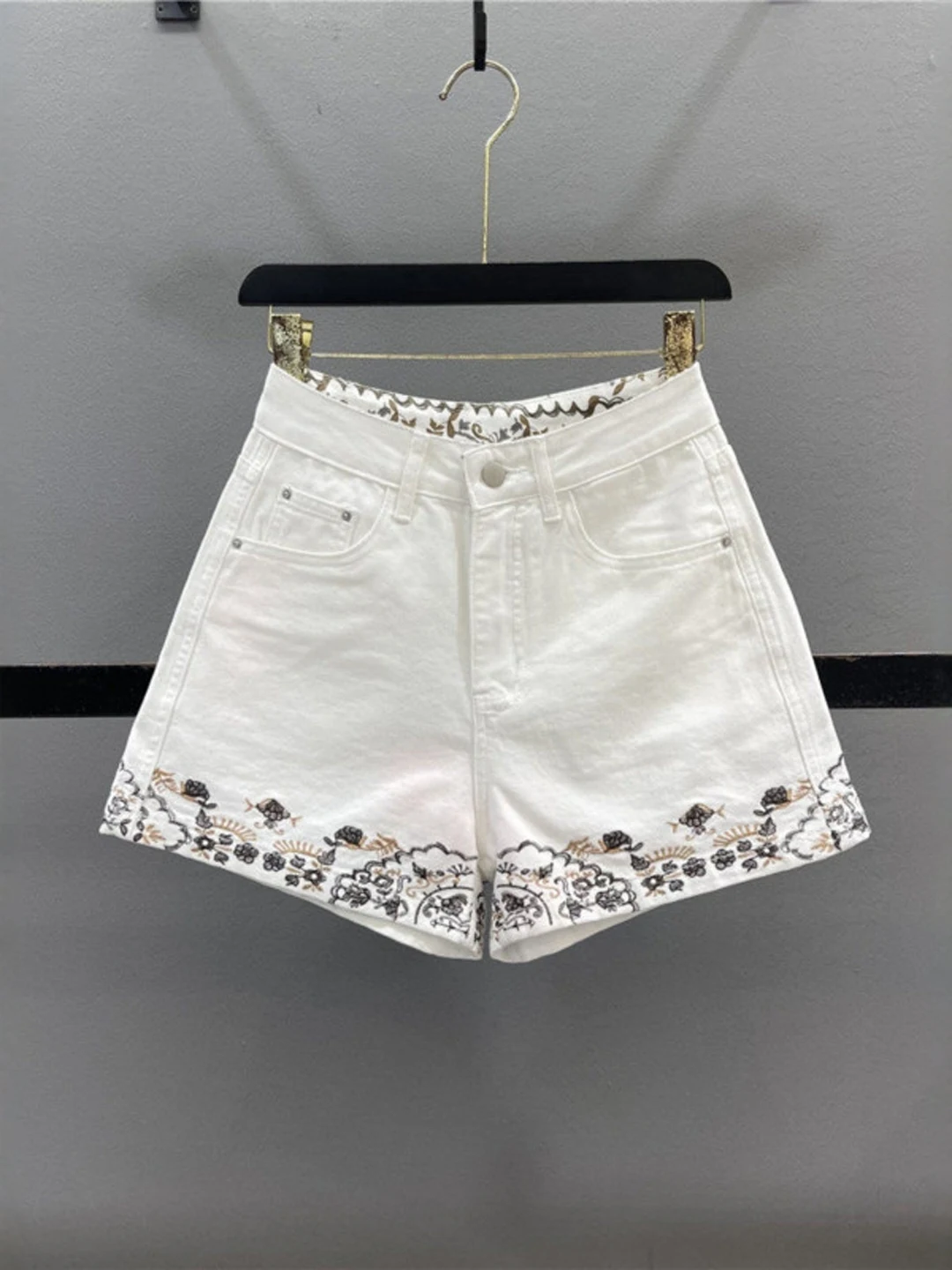 High Waist Embroidered White Jeans Shorts Women Summer plus Size Loose Slim A-Line Wide Leg Hot Pants Commute Style Floral Pa...
High Waist Embroidered White Jeans Shorts Women Summer plus Size Loose Slim A-Line Wide Leg Hot Pants Commute Style Floral Pa...