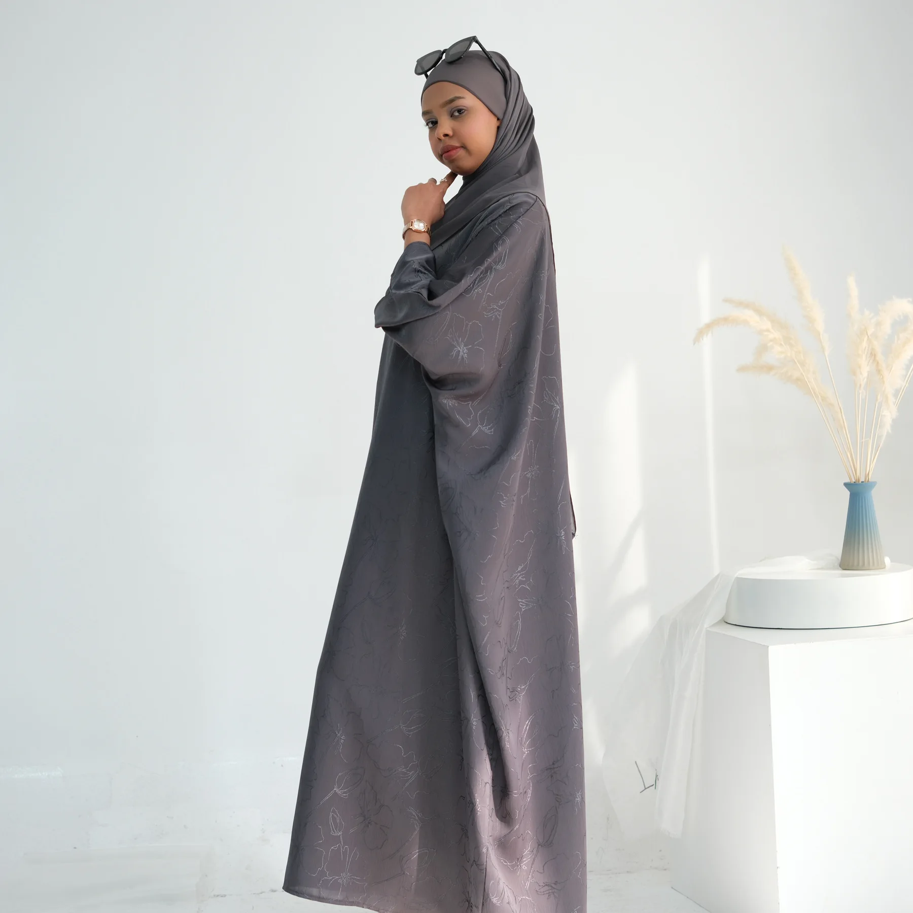 2026 Dubai Muslim Abaya Women Modest Dresses Print Kaftan Hijab Turkey Jalabiya Abayas Ramadan Morocco Long Robe Marocain Femme
2026 Dubai Muslim Abaya Women Modest Dresses Print Kaftan Hijab Turkey Jalabiya Abayas Ramadan Morocco Long Robe Marocain Femme
