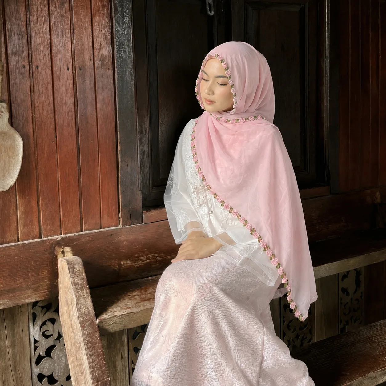 Chiffon embroidered scarf, Malaysian headscarf, fashionable plain hijab shawl, fresh and sweet long scarf, suitable for Eid
Chiffon embroidered scarf, Malaysian headscarf, fashionable plain hijab shawl, fresh and sweet long scarf, suitable for Eid