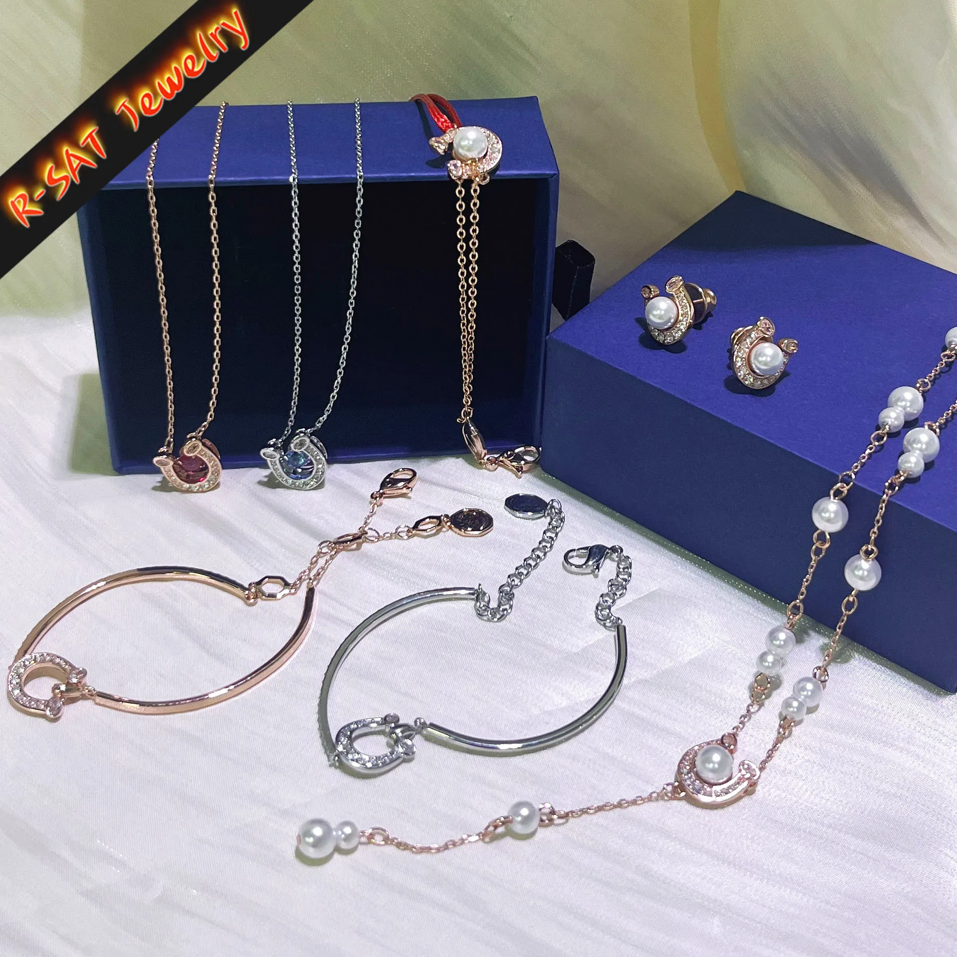 2026 New Year Jewelry Horseshoe Pearl High Quality Original Jewelry Necklace Earring Luxury Brand Christmas Party Gift for Women
2026 New Year Jewelry Horseshoe Pearl High Quality Original Jewelry Necklace Earring Luxury Brand Christmas Party Gift for Women