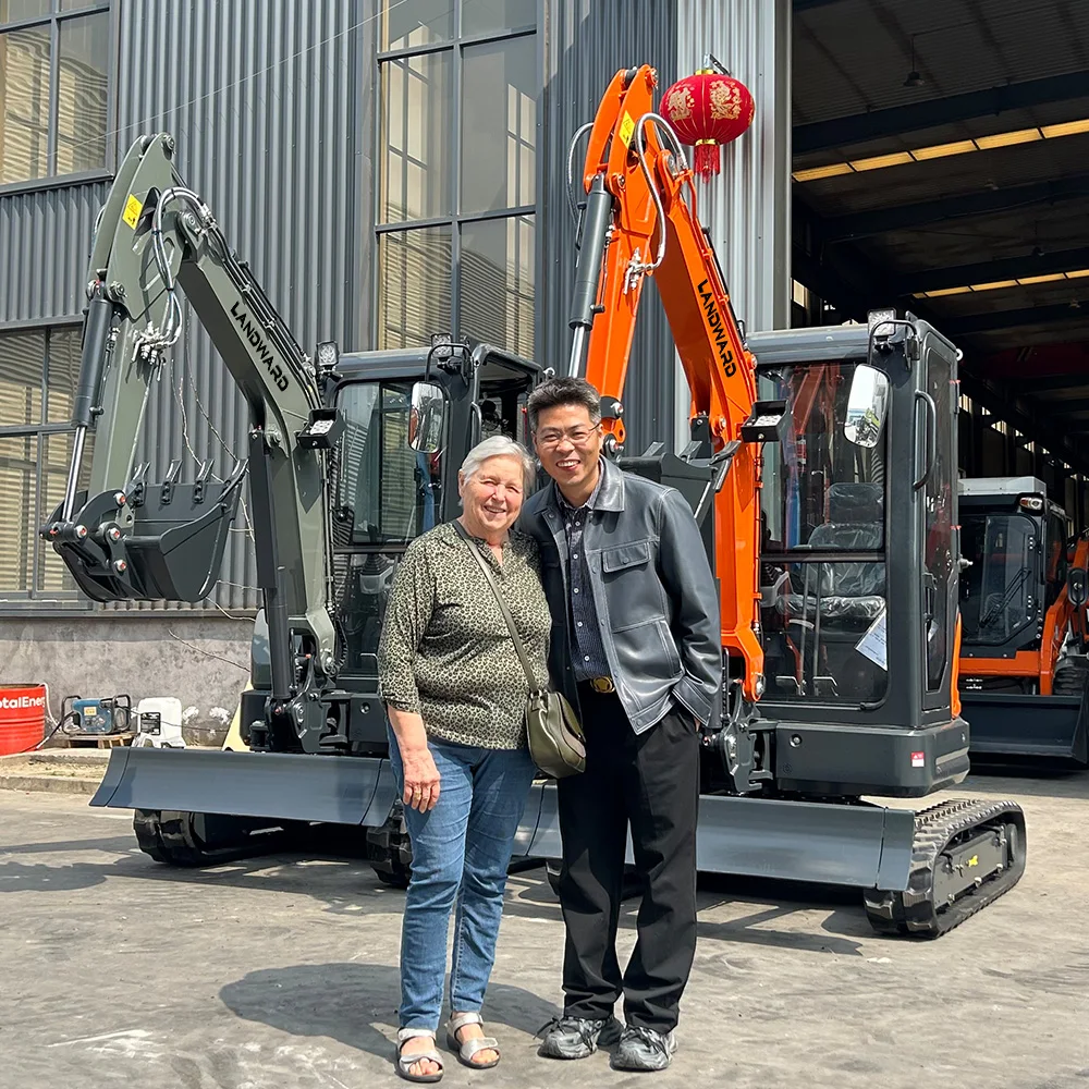 LANDWARD High Quality 2 Ton Excavator New Small Hydraulic Digger Euro 5 Kubota Engine 2500KG Home Farm CE Mini Digger Customized
LANDWARD High Quality 2 Ton Excavator New Small Hydraulic Digger Euro 5 Kubota Engine 2500KG Home Farm CE Mini Digger Customized