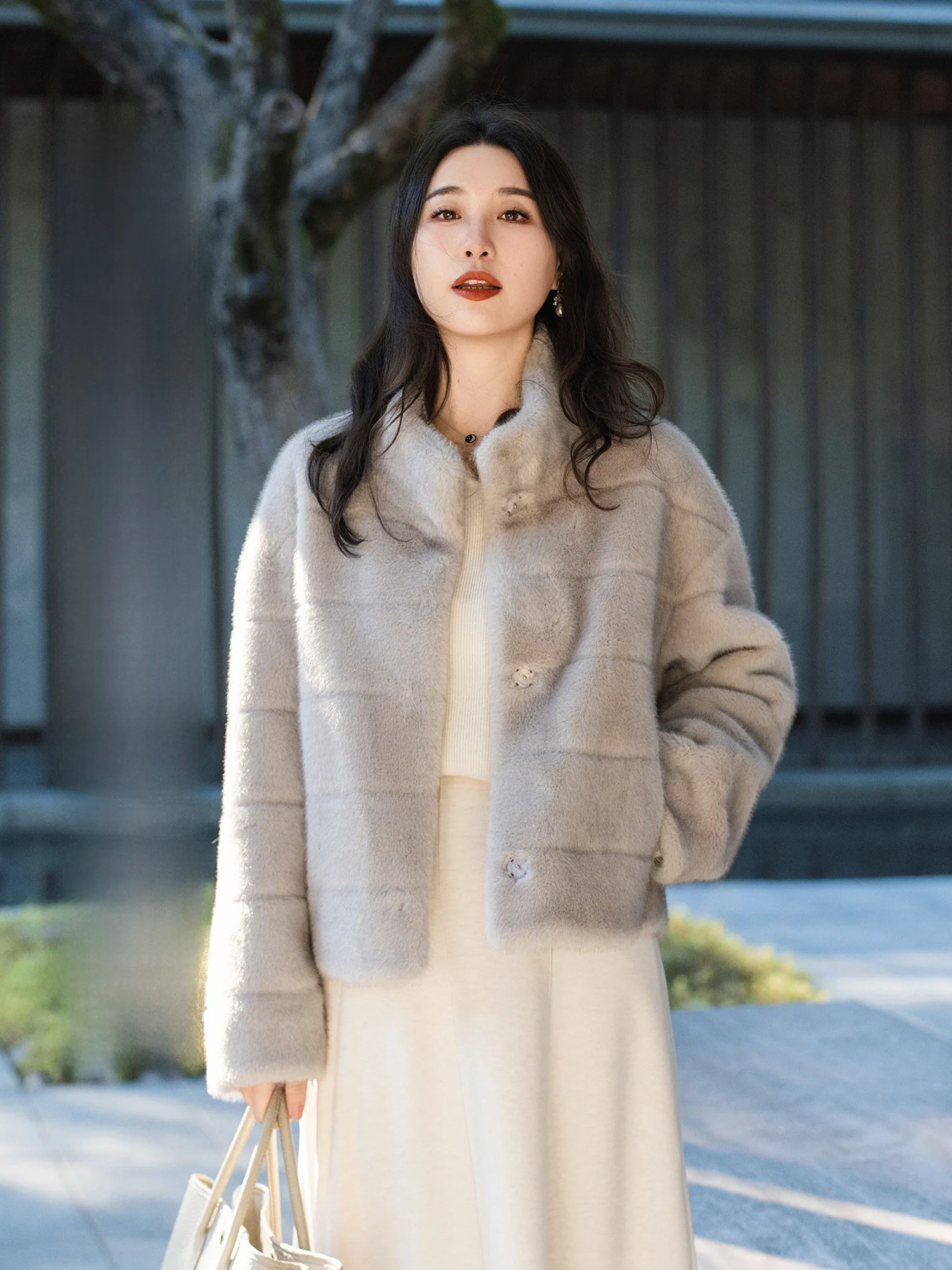 Экологичная куртка из искусственного меха с воротником-стойкой и одной пуговицей, зимняя верхняя одежда, повседневное женское пальто из полиэфирного волокна
Экологичная куртка из искусственного меха с воротником-стойкой и одной пуговицей, зимняя верхняя одежда, повседневное женское пальто из полиэфирного волокна