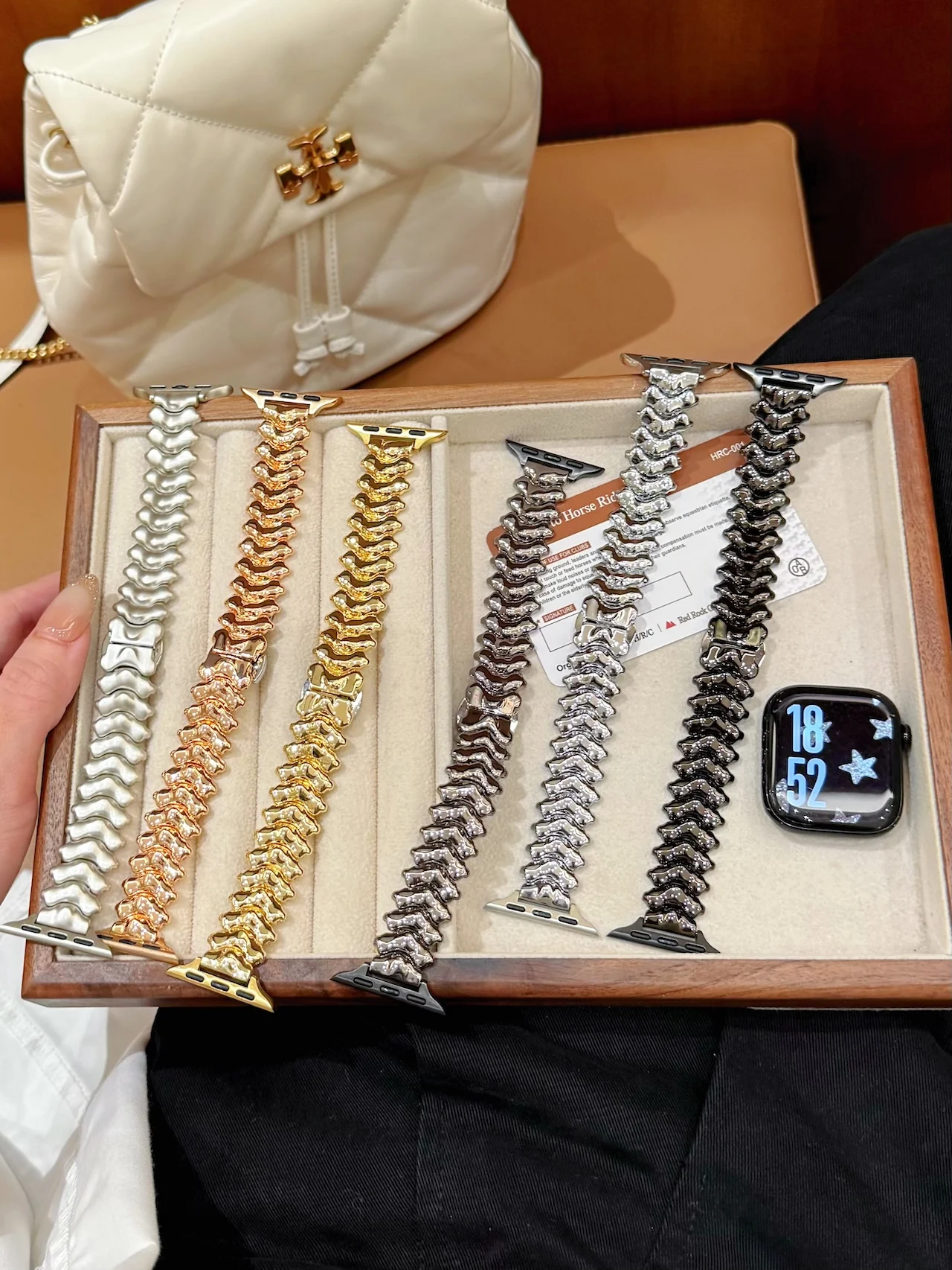 Stylish Fishbone Metal Link Bracelet Strap for Apple Watch 38/40/41/42/44/45/46/49mm Sparkle Jewelry Band for iWatch Series
Stylish Fishbone Metal Link Bracelet Strap for Apple Watch 38/40/41/42/44/45/46/49mm Sparkle Jewelry Band for iWatch Series