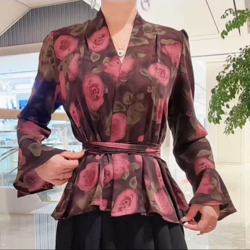 2025 Retro High-end Printed V-neck Bell-sleeved Sand Shirt with Lazy Style Versatile and Elegant Lace-up Top
2025 Retro High-end Printed V-neck Bell-sleeved Sand Shirt with Lazy Style Versatile and Elegant Lace-up Top