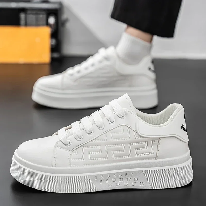 New Men's White Casual Sports Shoes Versatile Breathable Platform Increase Height Running Board Shoes Waterproof Student
New Men's White Casual Sports Shoes Versatile Breathable Platform Increase Height Running Board Shoes Waterproof Student