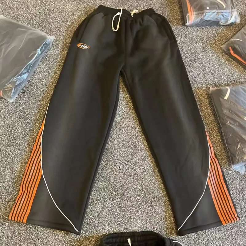 European and American fashion casual trousers Y2K fashion striped trousers trendy gothic hip-hop men's jogging sports pants
European and American fashion casual trousers Y2K fashion striped trousers trendy gothic hip-hop men's jogging sports pants