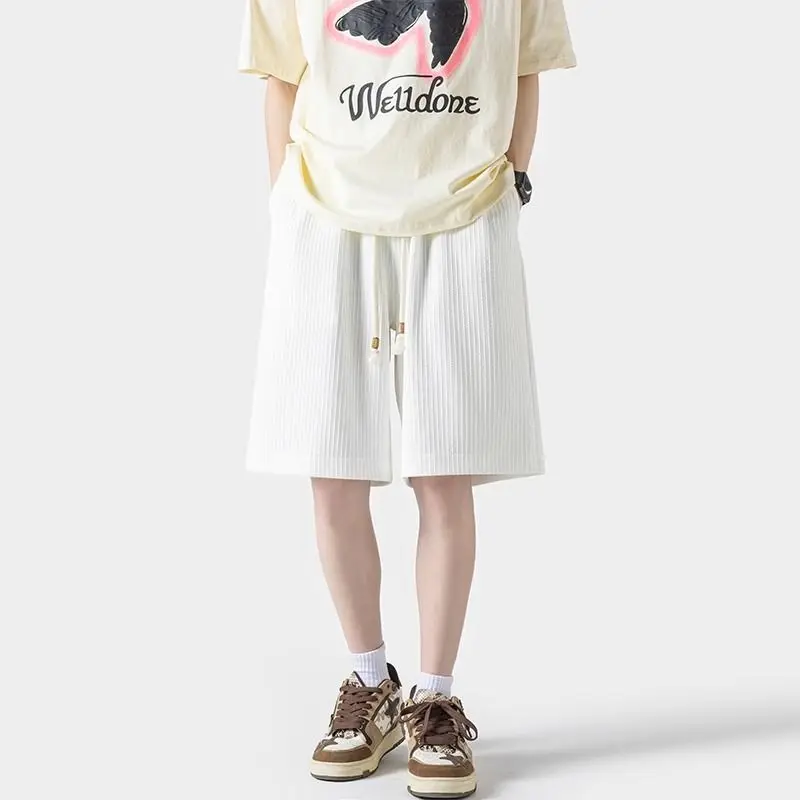 Мужские шорты из ледяного шелка, летние, тонкие, свободные, повседневные, спортивные, быстросохнущие, американские бриджи, с высокой талией и эластичным поясом
Мужские шорты из ледяного шелка, летние, тонкие, свободные, повседневные, спортивные, быстросохнущие, американские бриджи, с высокой талией и эластичным поясом