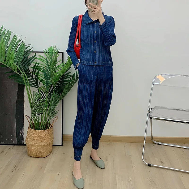 Pleated Denim Printed Women's Set 2023 Summer New Fashion Casual Comfortable Shirt+casual Small Leg Pants Two-piece Set
Pleated Denim Printed Women's Set 2023 Summer New Fashion Casual Comfortable Shirt+casual Small Leg Pants Two-piece Set