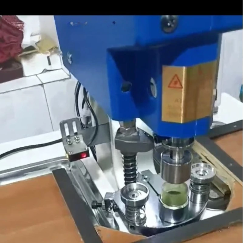 Universal for domestic and foreign trade! SS brand semi-automatic buckle machine, buckle machine for clothing
Universal for domestic and foreign trade! SS brand semi-automatic buckle machine, buckle machine for clothing