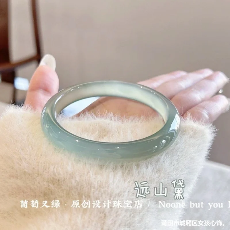 Authentic natural agate for women, oil green , far mountain jade chalcedony bracelet, jadeite color
Authentic natural agate for women, oil green , far mountain jade chalcedony bracelet, jadeite color