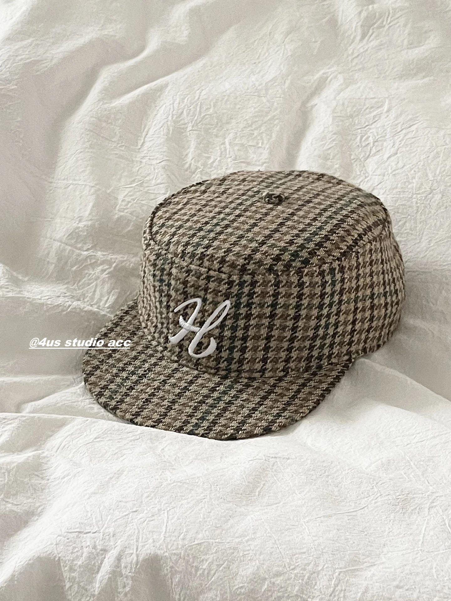New flat top hat women's retro casual versatile duckbill hat letter embroidery flat brim baseball cap men's cap
New flat top hat women's retro casual versatile duckbill hat letter embroidery flat brim baseball cap men's cap
