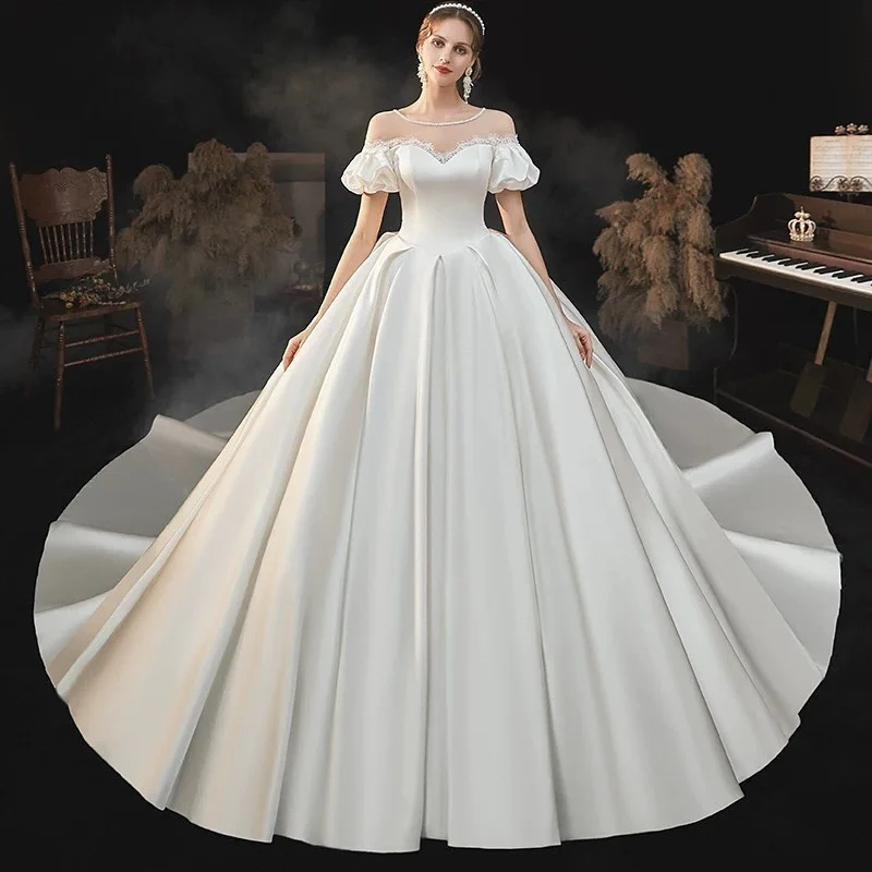 Customized satin white Ball Gown Royal Wedding Dresses Lace applique Long tail Made Robe De
Customized satin white Ball Gown Royal Wedding Dresses Lace applique Long tail Made Robe De