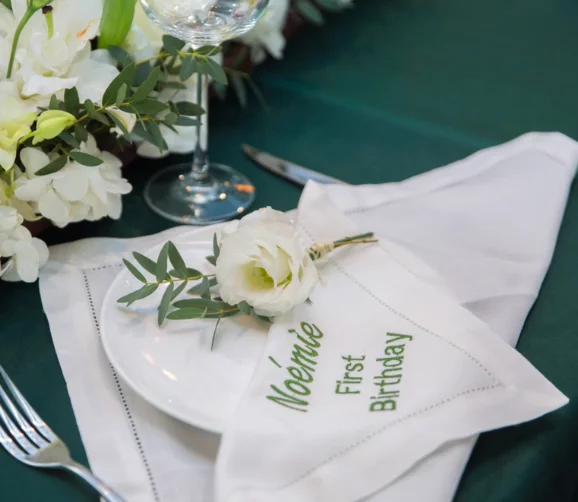 Premium Customizable Logo Table Napkin Set for Hotels Restaurants Elegant Silklike Dinner Napkins
Premium Customizable Logo Table Napkin Set for Hotels Restaurants Elegant Silklike Dinner Napkins