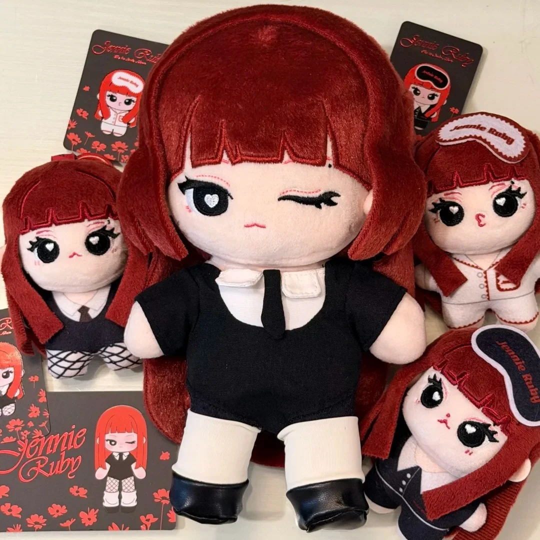Эксклюзивная плюшевая кукла JN Ruby Pop Up: милая игрушка с черными волосами и сердечками-глазками, подвеска для сумки, аксессуар для фанатов K-pop
Эксклюзивная плюшевая кукла JN Ruby Pop Up: милая игрушка с черными волосами и сердечками-глазками, подвеска для сумки, аксессуар для фанатов K-pop
