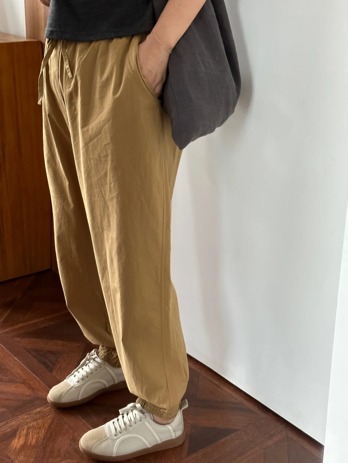 Comfortable Cotton Inner Lined Elastic Waist Women's Casual Pants Autumn New Arrival Versatile Loose Fit Japanese Sle
Comfortable Cotton Inner Lined Elastic Waist Women's Casual Pants Autumn New Arrival Versatile Loose Fit Japanese Sle