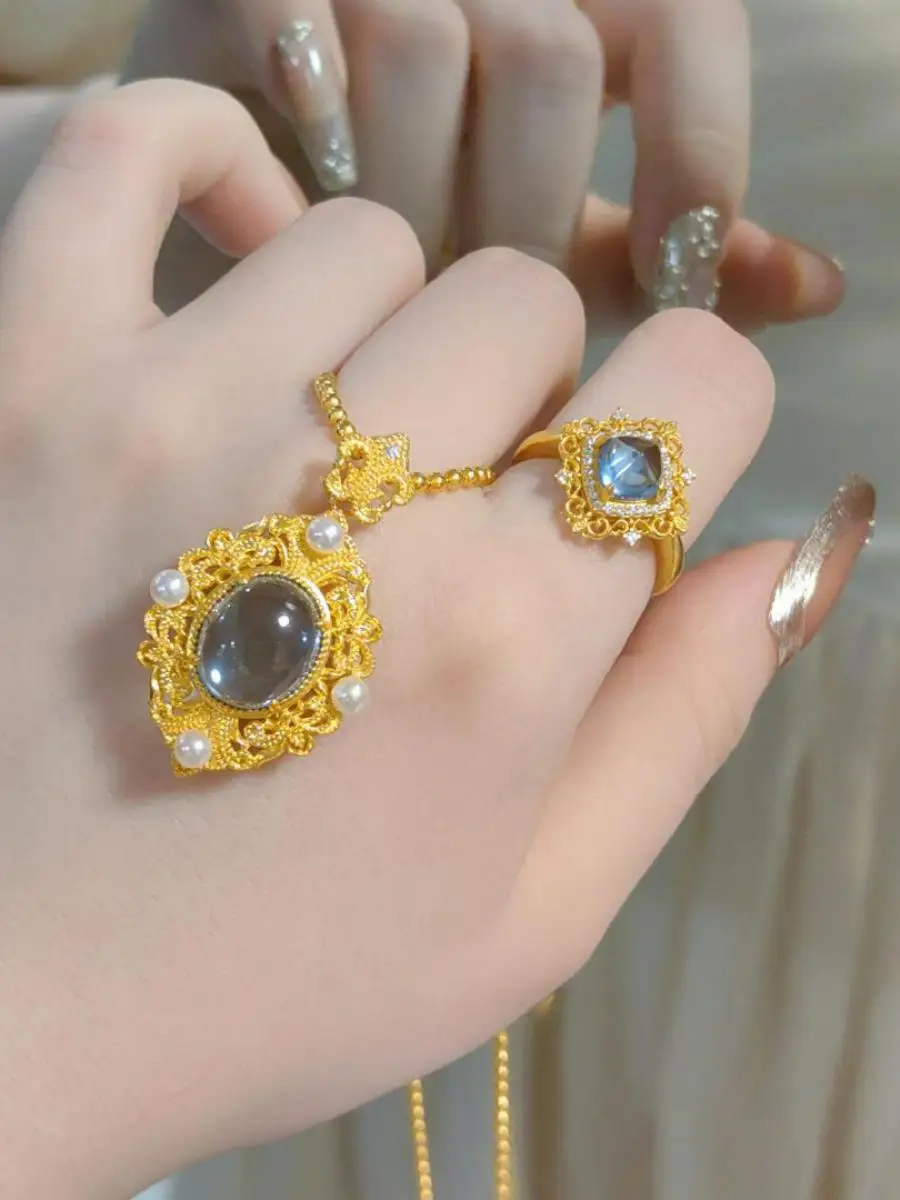 Ele Golden Hollow out Floral Wire Ring for Women Retro Luxury Court Sle Egg ape Pendant Nelace Faion Jewelry
Ele Golden Hollow out Floral Wire Ring for Women Retro Luxury Court Sle Egg ape Pendant Nelace Faion Jewelry