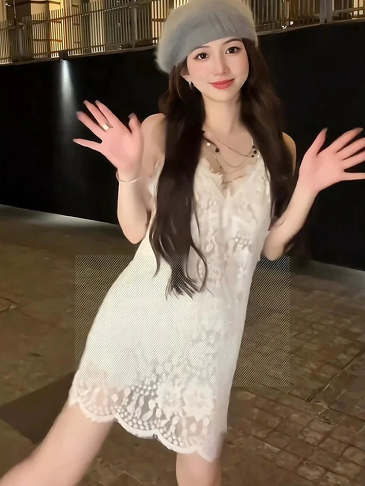 Women's V-Neck Lace Dress 2024 Winter New Style Layering Base Layer White Strap Dress Commute Korean Style A-Line Skirt
Women's V-Neck Lace Dress 2024 Winter New Style Layering Base Layer White Strap Dress Commute Korean Style A-Line Skirt