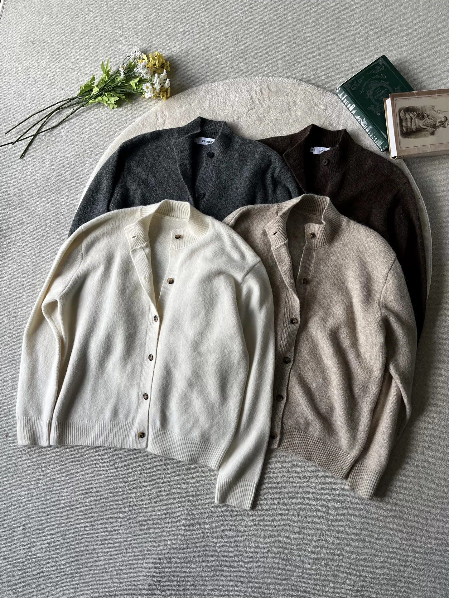 Свитер из смешанного волокна в американском стиле ретро с высоким воротником, открытый кардиган Cleanfit, коричневый, универсальный повседневный вязаный топ
Свитер из смешанного волокна в американском стиле ретро с высоким воротником, открытый кардиган Cleanfit, коричневый, универсальный повседневный вязаный топ