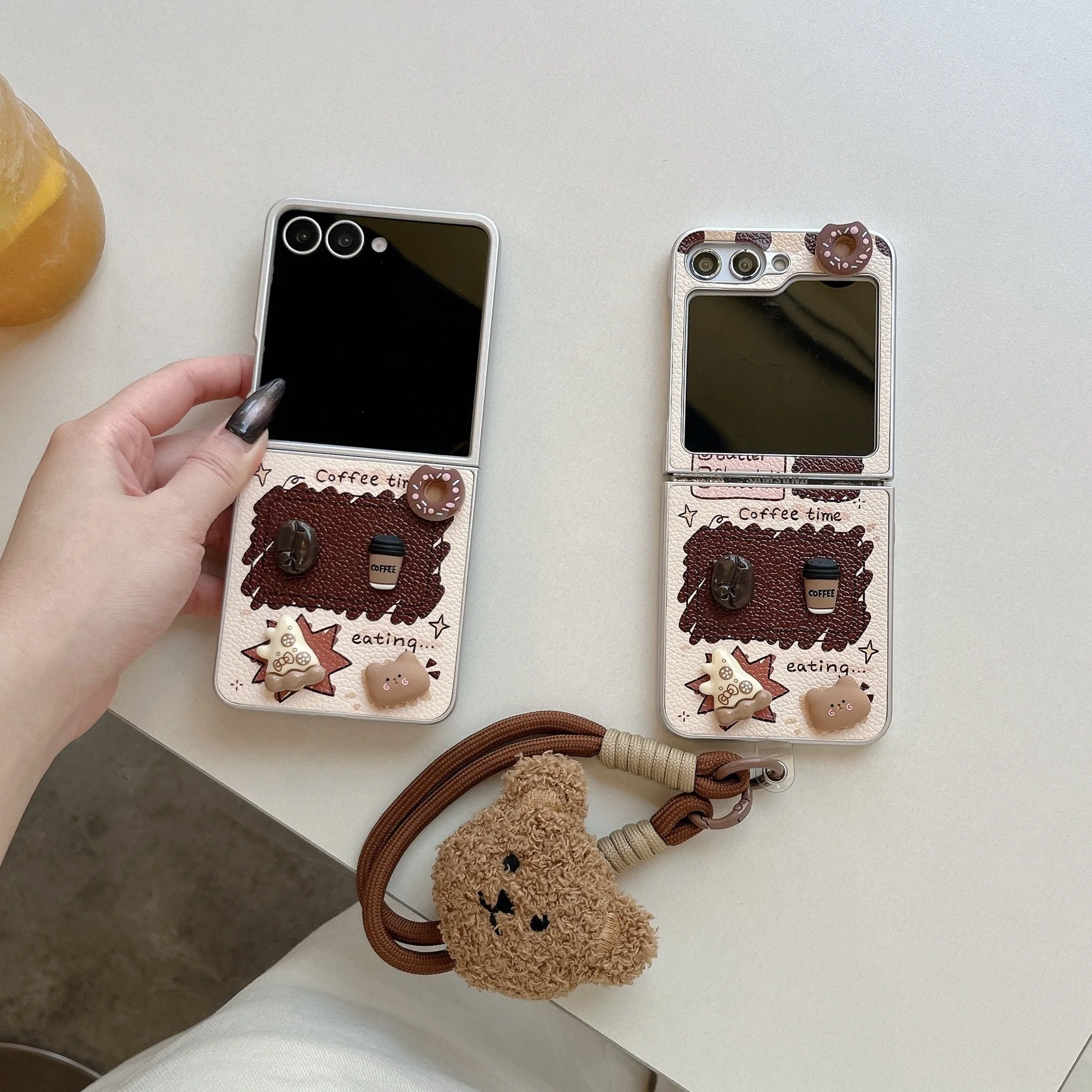 Brown Bear Pendant Phone Case for Samsung Galaxy Z Flip 7 6 5 4 Protective Back Cover for ZFlip5 ZFlip6 ZFlip7 Case Shell
Brown Bear Pendant Phone Case for Samsung Galaxy Z Flip 7 6 5 4 Protective Back Cover for ZFlip5 ZFlip6 ZFlip7 Case Shell