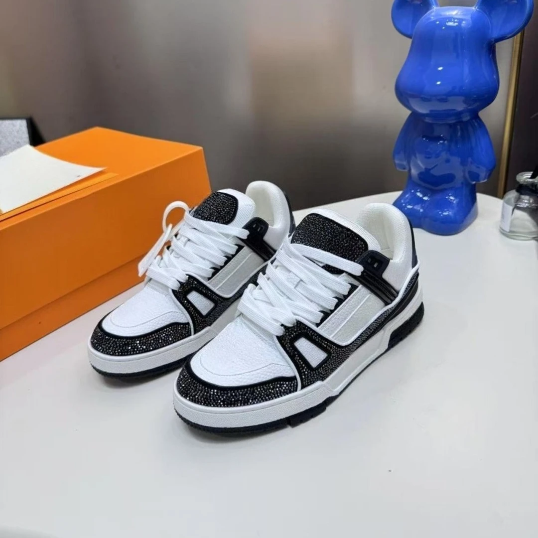 2026 Spring Summer New Unisex Rhinestone Skate Shoes Trendy Women's Glitter Flat Sneakers All-Matching Casual White Shoes
2026 Spring Summer New Unisex Rhinestone Skate Shoes Trendy Women's Glitter Flat Sneakers All-Matching Casual White Shoes