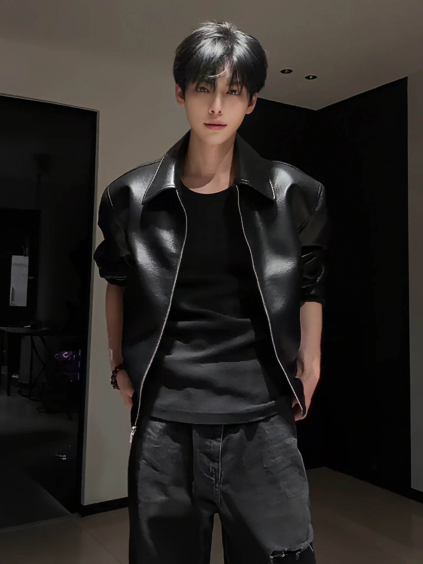 Bla American Sle ort Leather Jaet Men's Baseball Coat Cool Haome oulder Pad Jaet Autumn Faion Outerwear
Bla American Sle ort Leather Jaet Men's Baseball Coat Cool Haome oulder Pad Jaet Autumn Faion Outerwear
