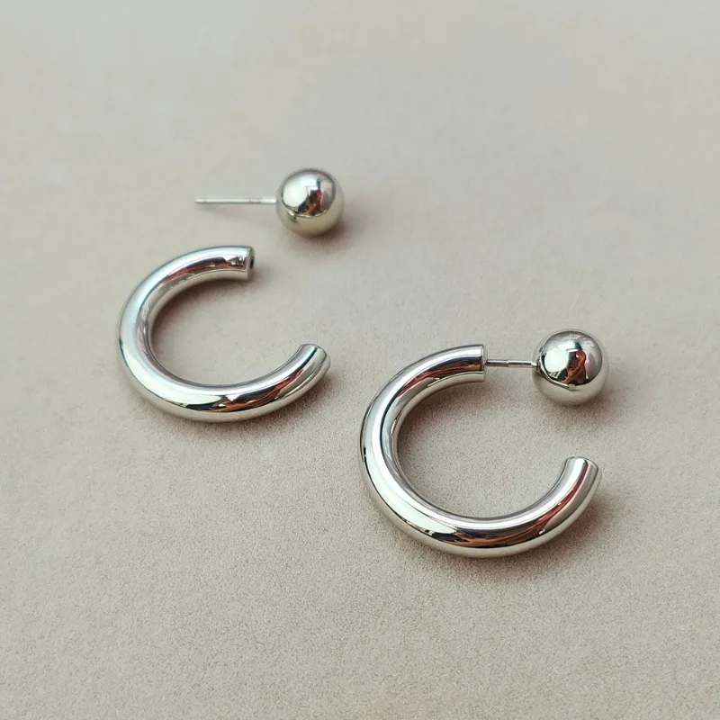 Popular Simple Metal Earrings Korean High-end Qingdao Earrings Versatile Silver Needle Earrings
Popular Simple Metal Earrings Korean High-end Qingdao Earrings Versatile Silver Needle Earrings