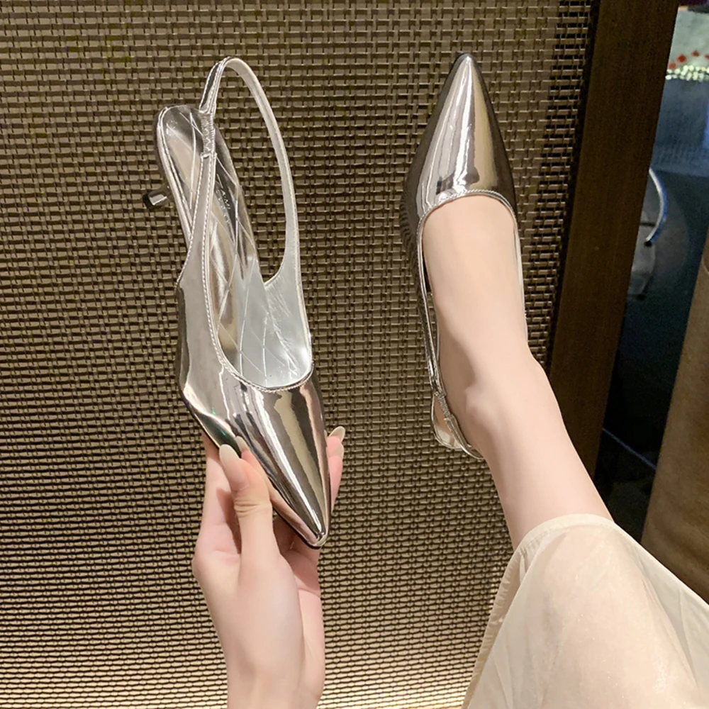 2026 New Women's Metallic Slingback Heels, Pointed Toe Patent Leather Kitten Heel Pumps, Versatile Daily Wear
2026 New Women's Metallic Slingback Heels, Pointed Toe Patent Leather Kitten Heel Pumps, Versatile Daily Wear