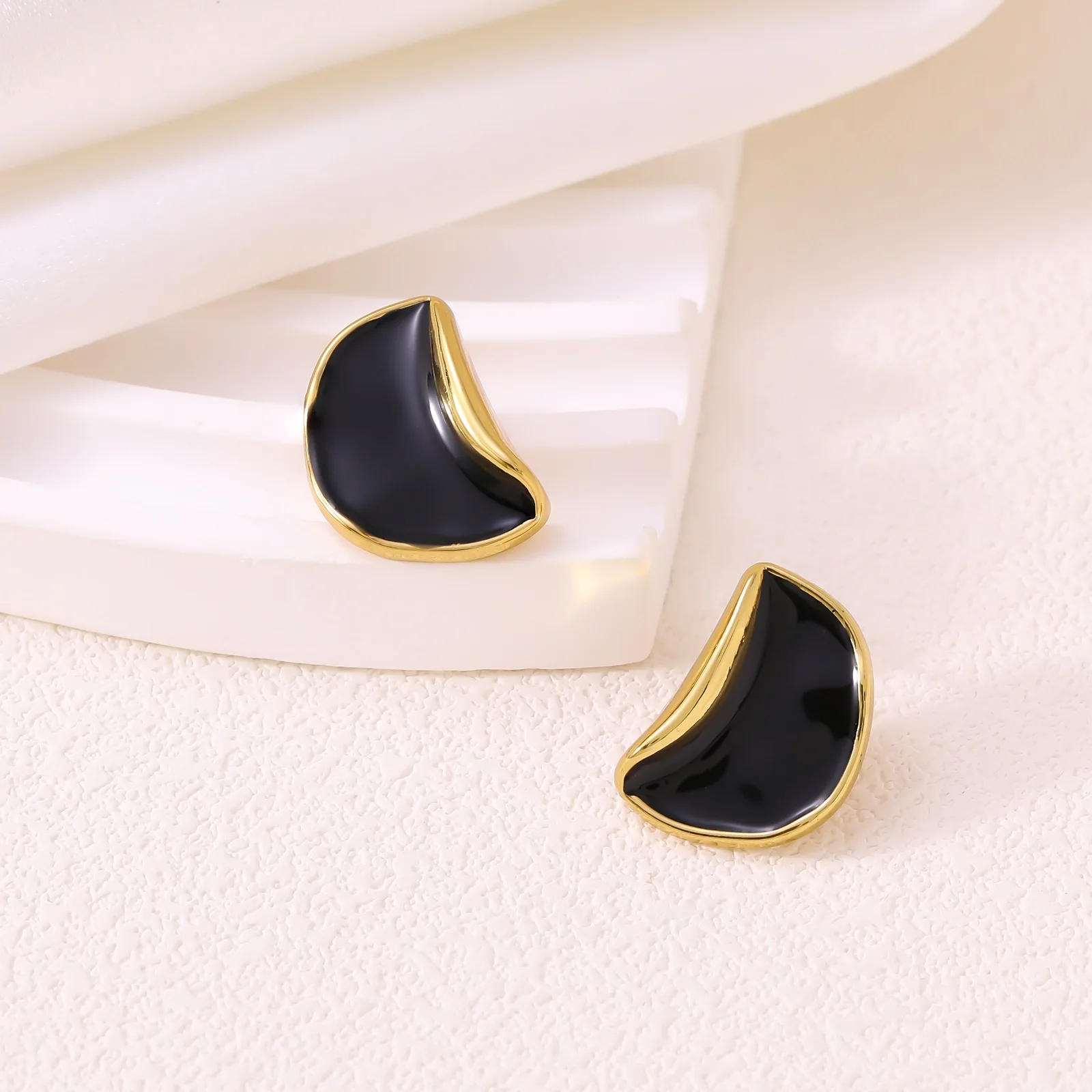 Round Irregular Oil Glossy Tooth Stud Earrings, Elegant French Luxury Style, Versatile and Stylish, All Seasons Accessory
Round Irregular Oil Glossy Tooth Stud Earrings, Elegant French Luxury Style, Versatile and Stylish, All Seasons Accessory
