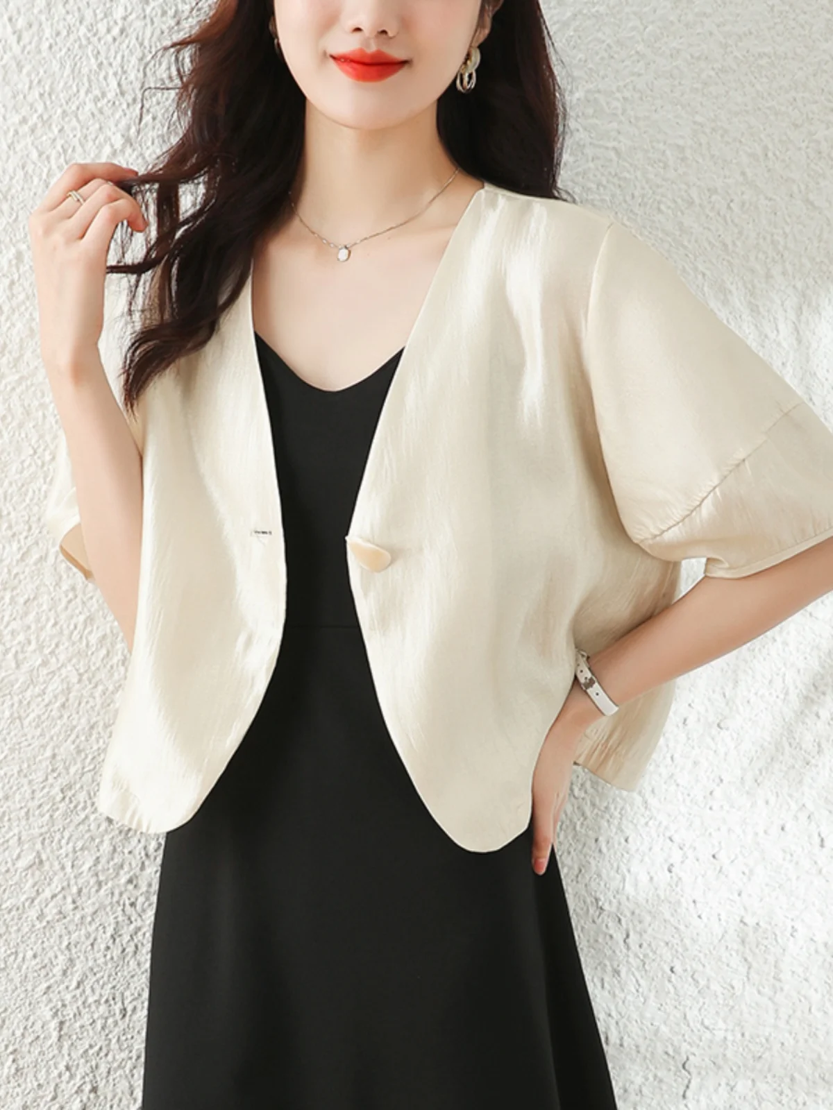 Casual Short Sleeve Women's Blouse V-neck Single Button Pure Color Summer Fashion Outerwear Shirt Dressing Gown Cover up
Casual Short Sleeve Women's Blouse V-neck Single Button Pure Color Summer Fashion Outerwear Shirt Dressing Gown Cover up