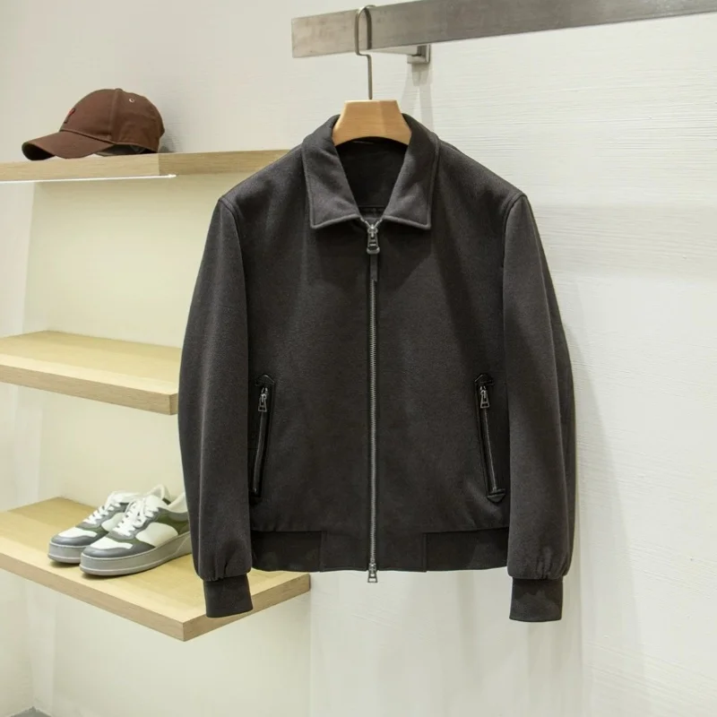 Итальянский винтажный джентльменский шерстяной пух белого гусиного пуха, мужской деловой повседневный пуховик с воротником
Итальянский винтажный джентльменский шерстяной пух белого гусиного пуха, мужской деловой повседневный пуховик с воротником